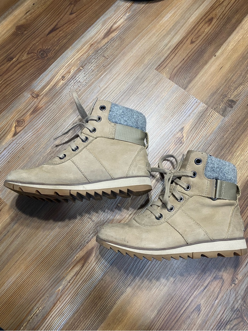 Sorel Harlow Conquest Tan Boots